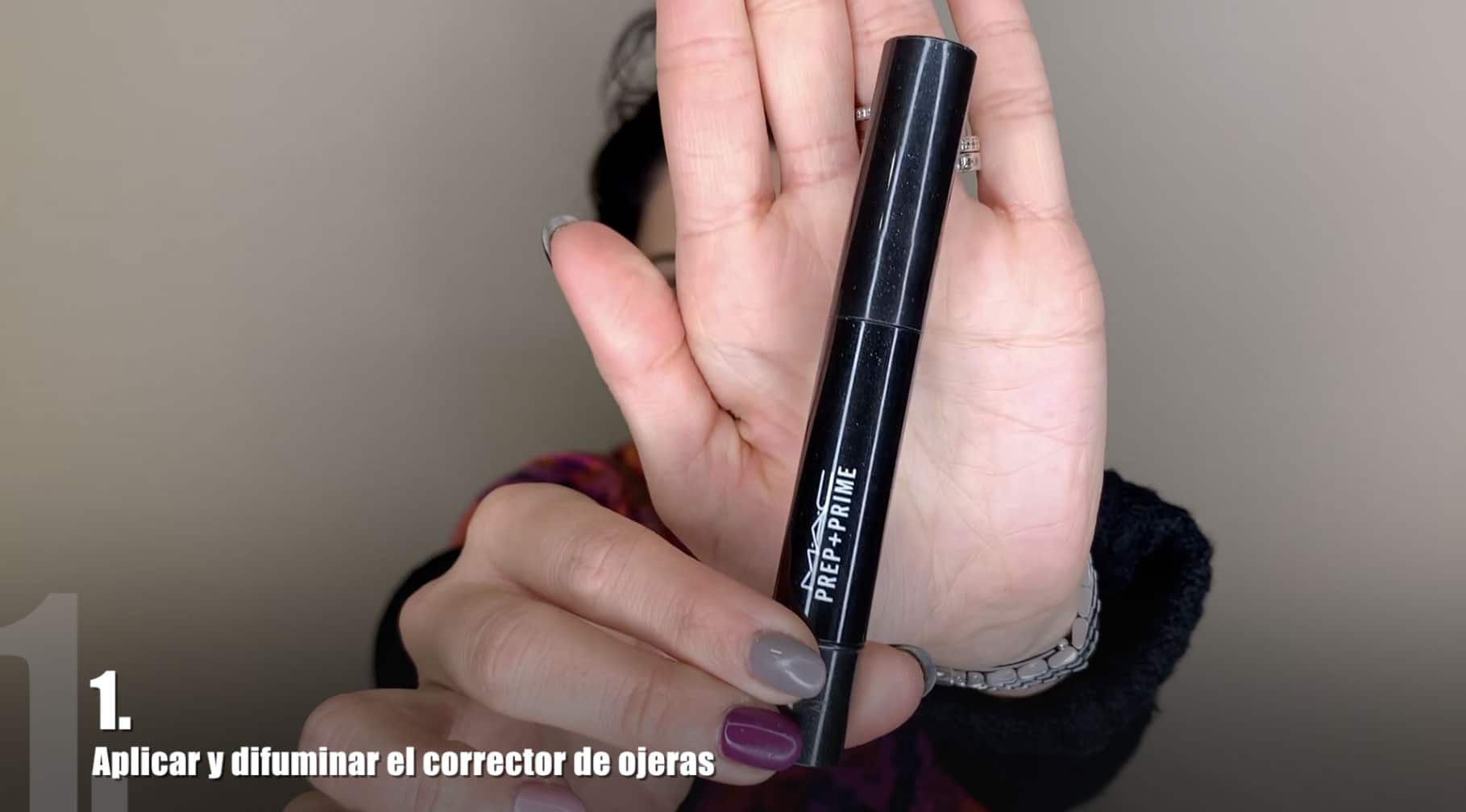 - Paso nº1. Aplicar y difuminar el corrector de ojeras