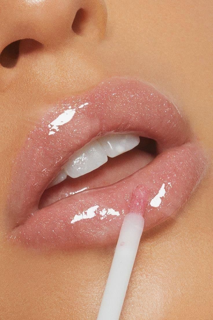 glossy lips