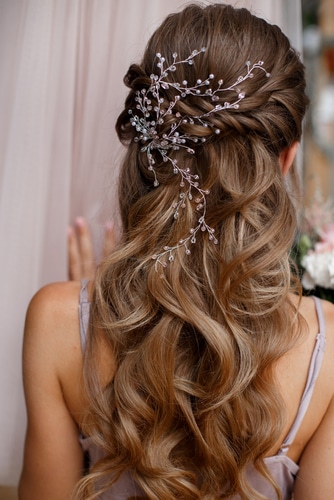 Cómo lucir radiante en bodas y eventos de otoño